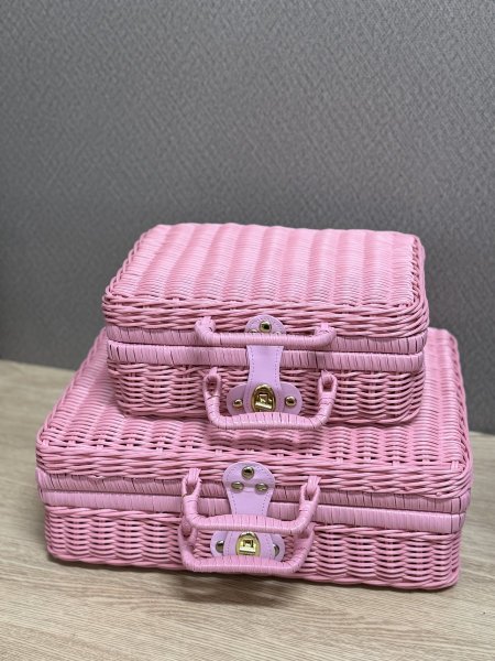 سلة أنيقة لون زهري