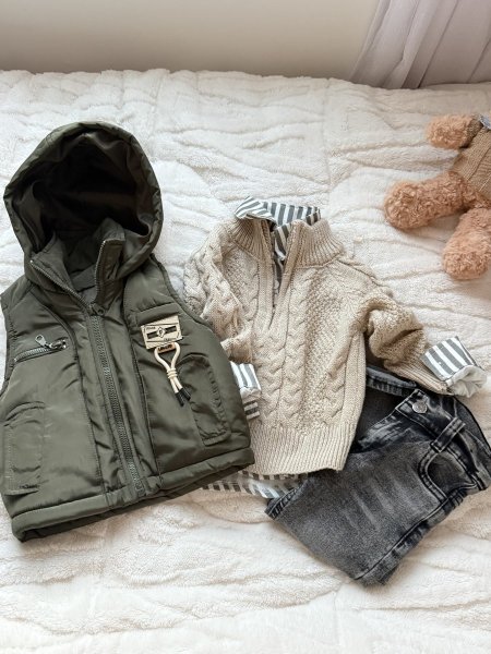 طقم ولادي ٤ قطع بيج وزيتي