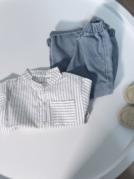 قميص مع بنطلون جينز